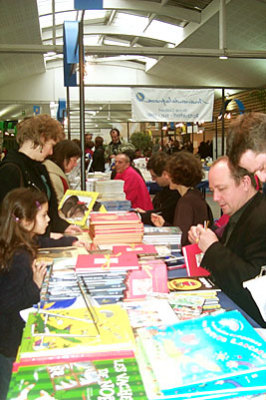 Photo Dans les alles de ubacto - Salon du livre de La Rochelle 2004